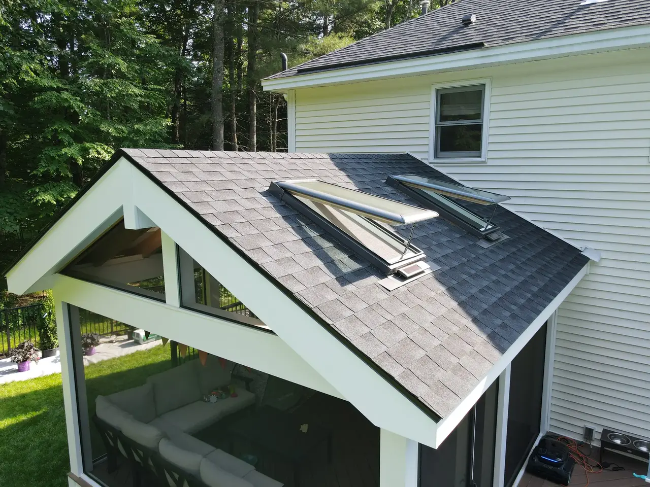 Venting skylight systems